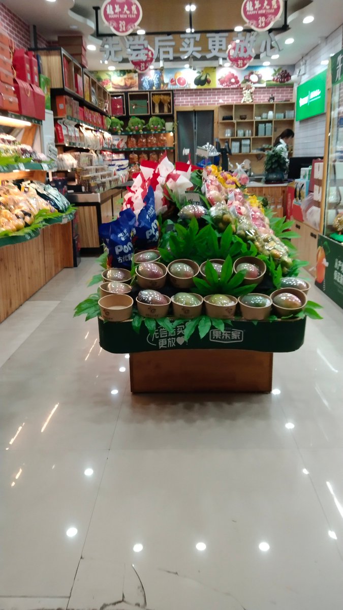 jjunnnny's tweet photo. Stocking up on fresh organic veggies u0026 pasture-raised eggs today! Perfect for healthy weeknight meals  #SmartGrocery https://t.co/4OH3IRSc6E