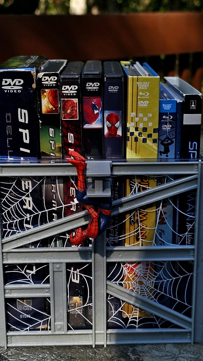 B0stonBandito's tweet photo. Thought of a pretty cool use for my spider-man popcorn bucket! https://t.co/dMqQksOWKI