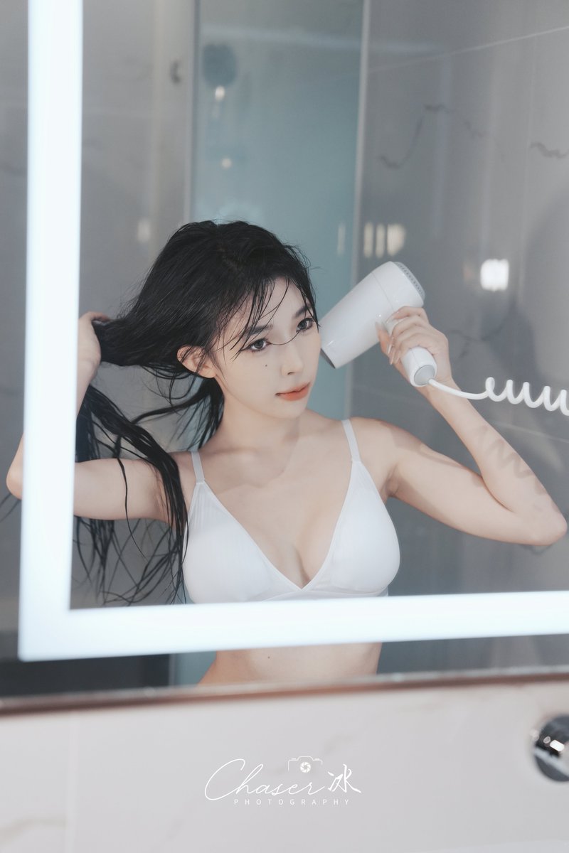y29918's tweet photo. 《Moist Reflection》
📷:@y29918
🧚🏻‍♀️:@ReneeDoll00
✉️@Fengsiyuan 
#内衣 ＃写真 #私房 https://t.co/z45VTyKkUQ
