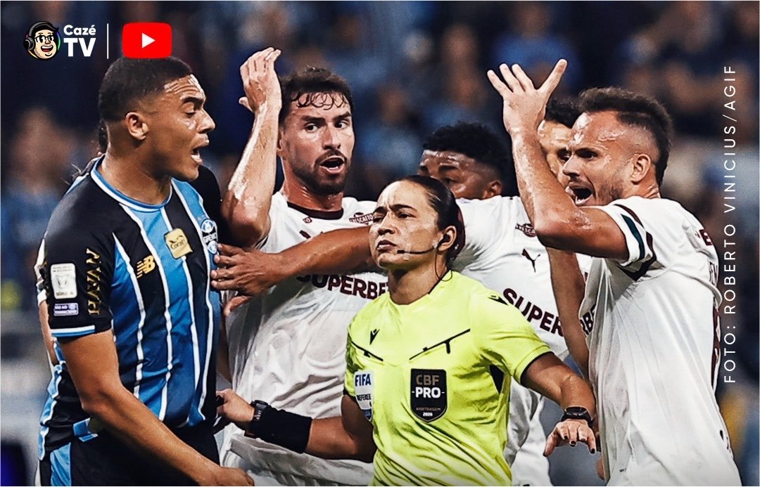 DKBrmn's tweet photo. A marra dela, mesmo em um lance de erro crasso, é um nojo.

Lembra muito 2 outros árbitros: Marcelo de Lima Henrique e Heber Roberto Lopes. https://t.co/E4NPbiBfD6