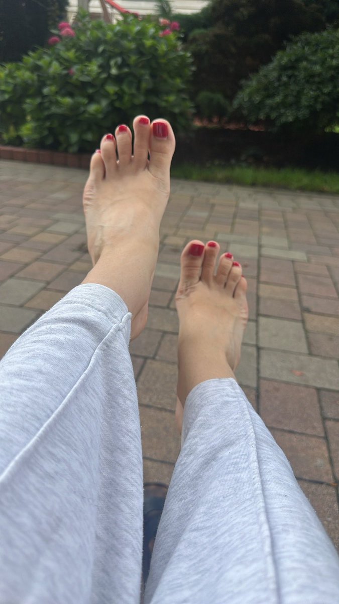 Pani_Katarzyna2's tweet photo. Hi 🫢
@rt_feet 
Femdom Findom https://t.co/Dqhyjbq549