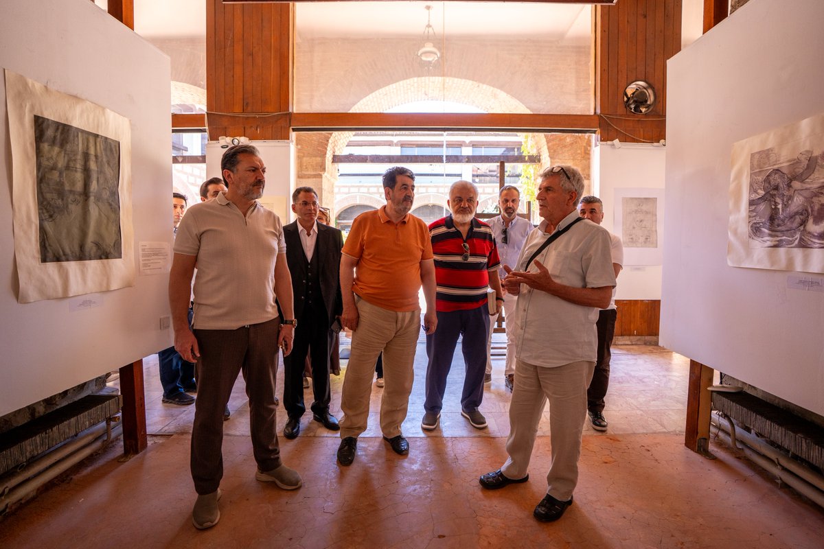ESDER97's tweet photo. Proje kapsamında ayrıca St. Cyril ve Methodius Üniversitesi Güzel Sanatlar Fakültesi, Esnaf Üsküp Derneği, TimeBalkan ve Ensar Kültür, Dayanışma ve Eğitim Derneği ziyaret edildi. Kurum temsilcileriyle el sanatları, kültürel miras, sanat eğitimi, medya ve gelecekte gerçekleştirilebilecek uluslararası iş birlikleri üzerine görüşmeler yapıldı.