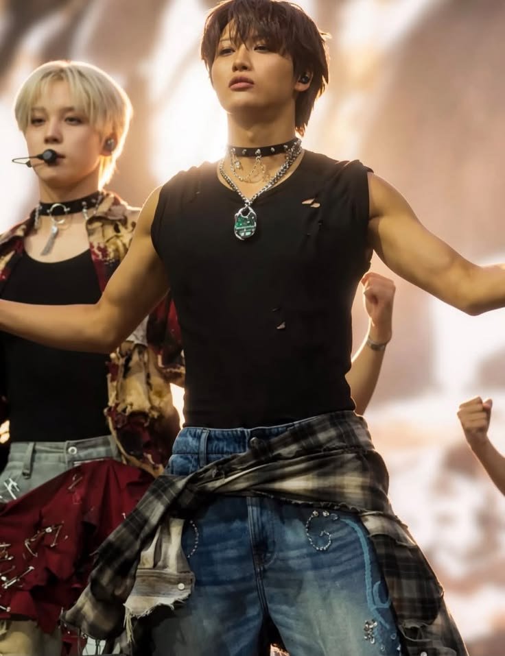 AhoraSouk's tweet photo. Seonghwa didnt share his rockstar pictures on instagram https://t.co/3yFKyrViLl