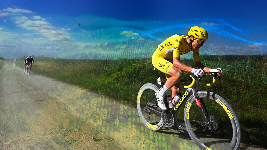 RenaudB31's tweet photo. #Décryptage 🔎 / 🚀 Pourquoi les attaques à longue distance réussissent-elles davantage en cyclisme moderne ?

Les raids de 50 à 80km comme ceux de 🇸🇮 Tadej Pogačar ou 🇮🇪 Ben Healy ne sont plus des exploits isolés. La science explique pourquoi les coureurs solitaires ont aujourd’hui de nouvelles armes 👇

▪️ L’aérodynamisme change la donne
Un coureur seul subit environ 90 % de résistance à l’air, contre seulement 50 à 55 % dans un peloton.
Une amélioration aérodynamique de seulement 3 % représente un avantage réel d’environ 0,4 % sur un poursuivant… mais sur 50 km, ces petits écarts deviennent décisifs.

▪️ Le matériel profite davantage aux attaquants
Combinaisons, casques et positions optimisées offrent un gain plus important à celui qui roule seul qu’aux coureurs protégés dans le peloton.

▪️ Les attaques sont mieux calculées grâce aux données
Les modèles de performance montrent que le meilleur moment pour attaquer est souvent avant une longue montée : la vitesse du peloton baisse, son avantage aérodynamique diminue et le solitaire peut creuser l’écart.

▪️ Même les stratégies de poursuite pourraient évoluer
Des simulations CFD sur 276 formations montrent que certaines configurations pourraient être plus efficaces qu’une simple file indienne :
▫ groupe de 4 en losange : traînée réduite jusqu’à 38 % pour le coureur protégé ;
▫ groupe de 5 en 2x2 : réduction jusqu’à 24 %.

Les attaques de Pogačar ou autres ne reposent donc pas uniquement sur le talent : elles bénéficient d’un cyclisme devenu plus scientifique, où chaque watt, chaque gramme de glucide et chaque détail aérodynamique comptent. 🚴‍♂️

📎 Source : https://t.co/rbnOKPpTts