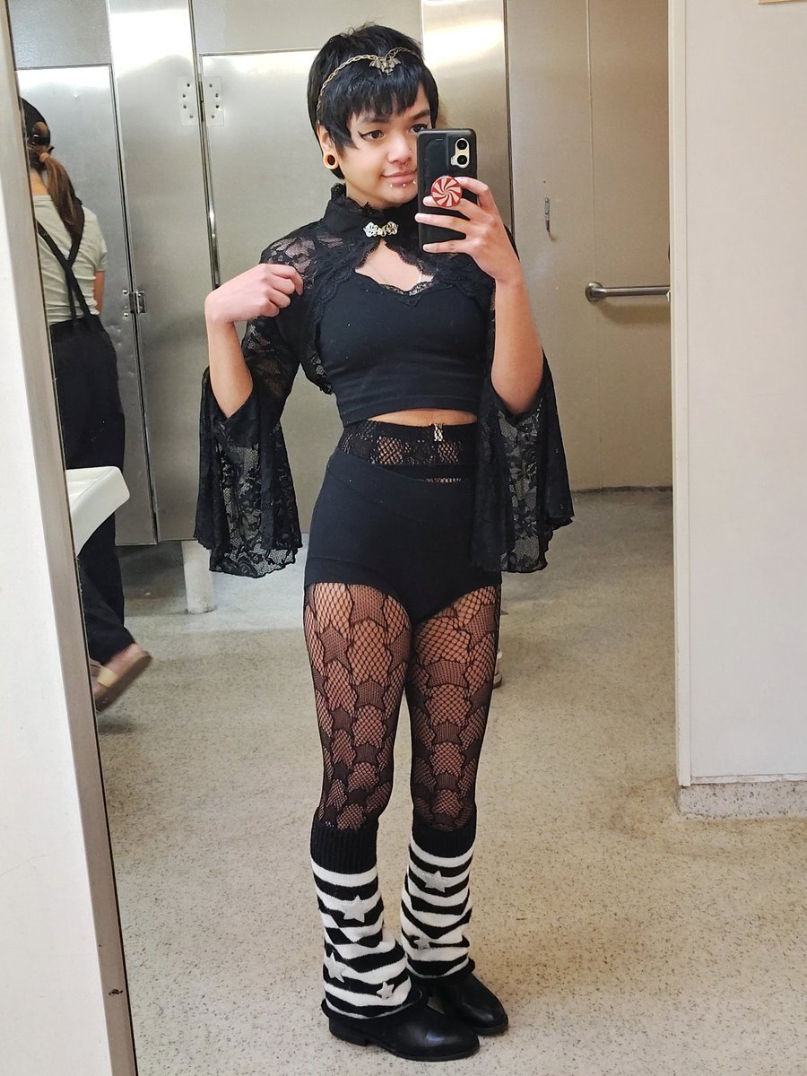CriminallyErect's tweet photo. Renfaire was fun!!! God I got so fucking sweaty though

#renfaire #witch #vampire #femboy https://t.co/EK5CsdgZho