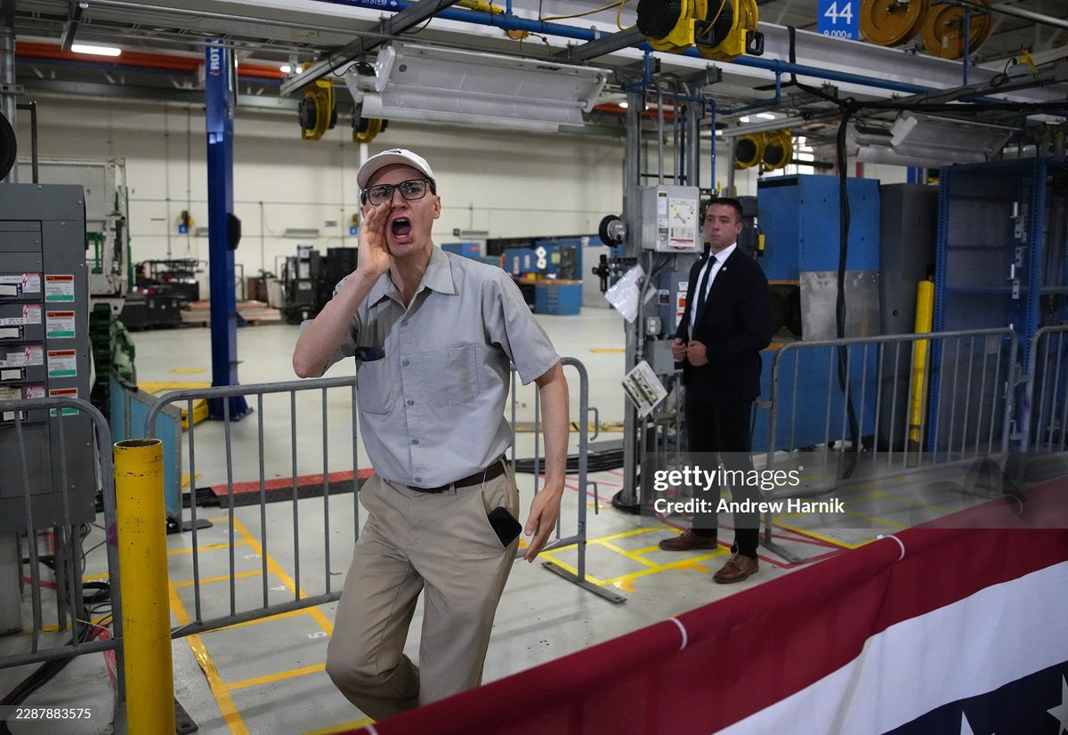 keithedwards's tweet photo. This is the person who called Trump a pedophile protector. 

He's an American hero. https://t.co/nHMnzwHOP2