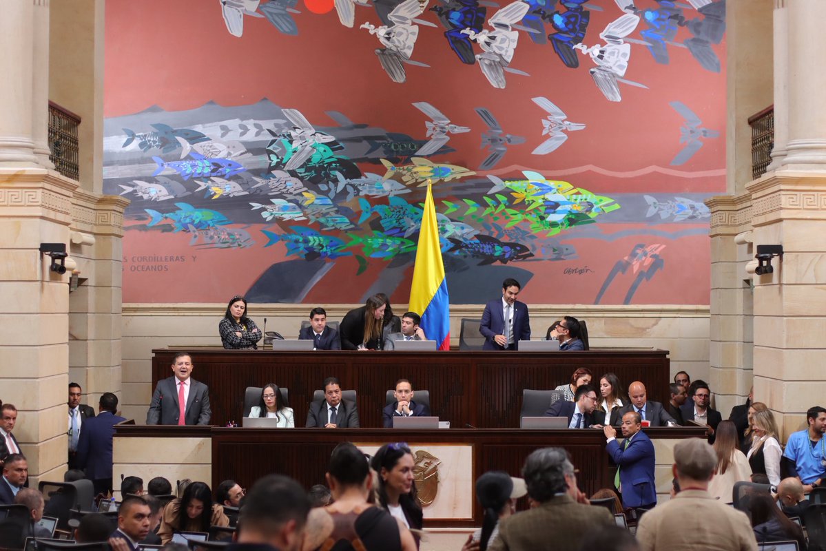 SecreCamaraCol's tweet photo. #Hoy en @CamaraColombia fueron escuchados por la Plenaria, los 10 aspirantes postulados al cargo de Contralor General de la República @CGR_Colombia https://t.co/6pm2moLLzL