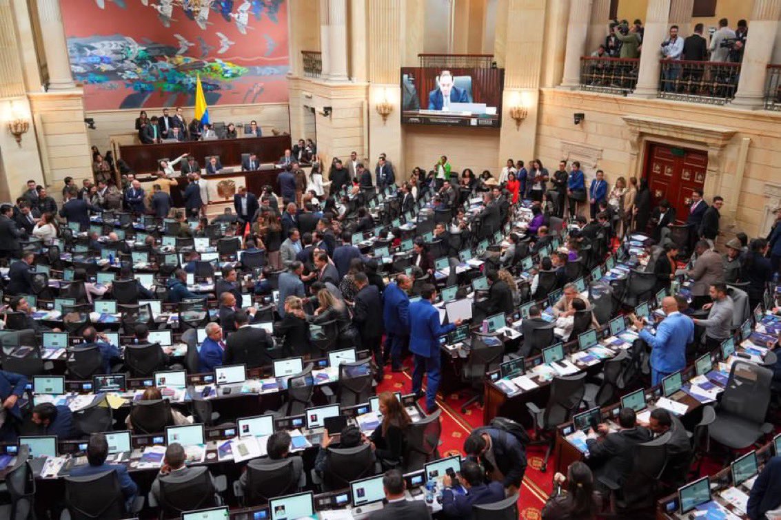 SecreCamaraCol's tweet photo. #Hoy en @CamaraColombia fueron escuchados por la Plenaria, los 10 aspirantes postulados al cargo de Contralor General de la República @CGR_Colombia https://t.co/6pm2moLLzL
