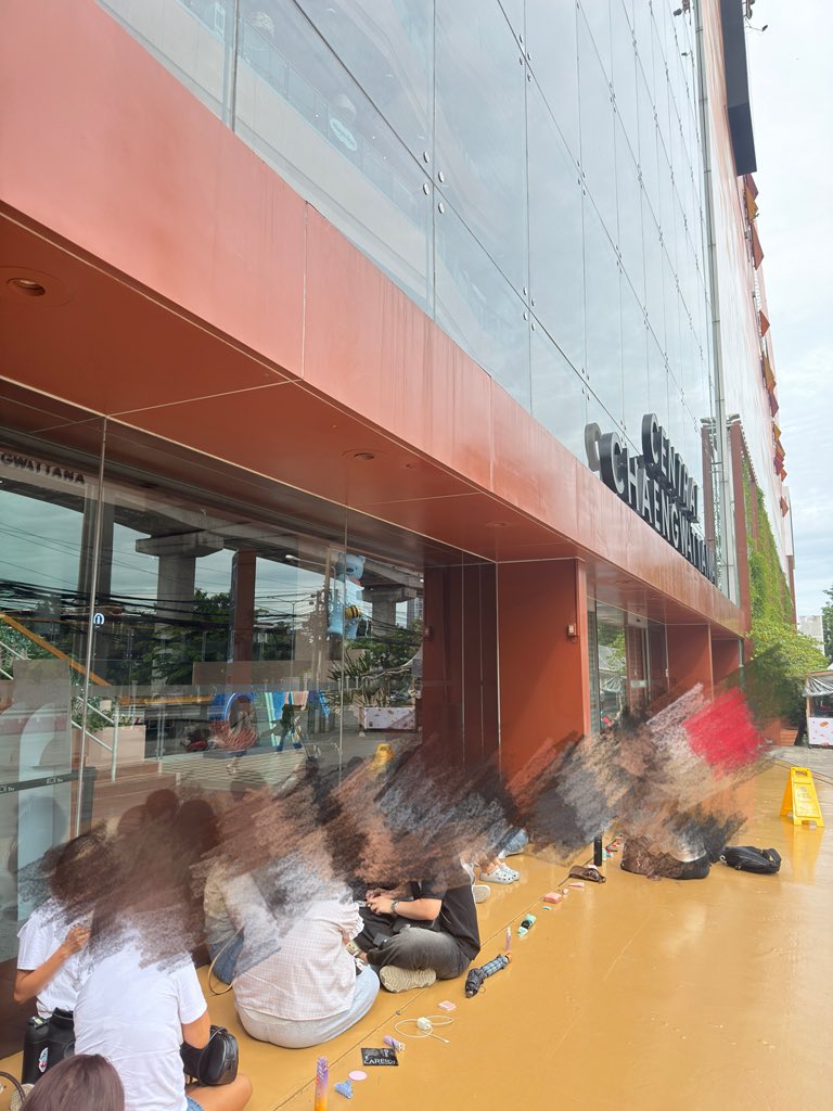 ที่นี่นิ้น ; tweet media