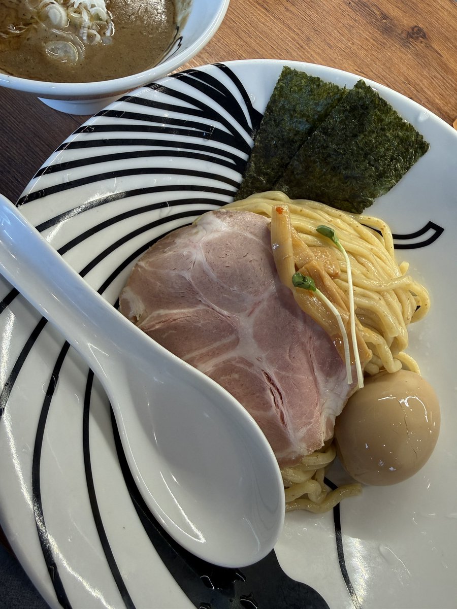 FunnyBunnyV's tweet photo. おはようございます☀

昨日はお昼につけ麺を食べ
夜にインスタ麺を食べ
とんでもない爆食をしました🥹

なので今日は絶対に白米が食べたいです‼️
白米を絶対に食べます‼️

つけ麺はとてもおいしかったです✨

さて、本日もゆるふぁいです💪

#おはようＶライバー 
#おはようＶTuber https://t.co/Z8oalt5tCM