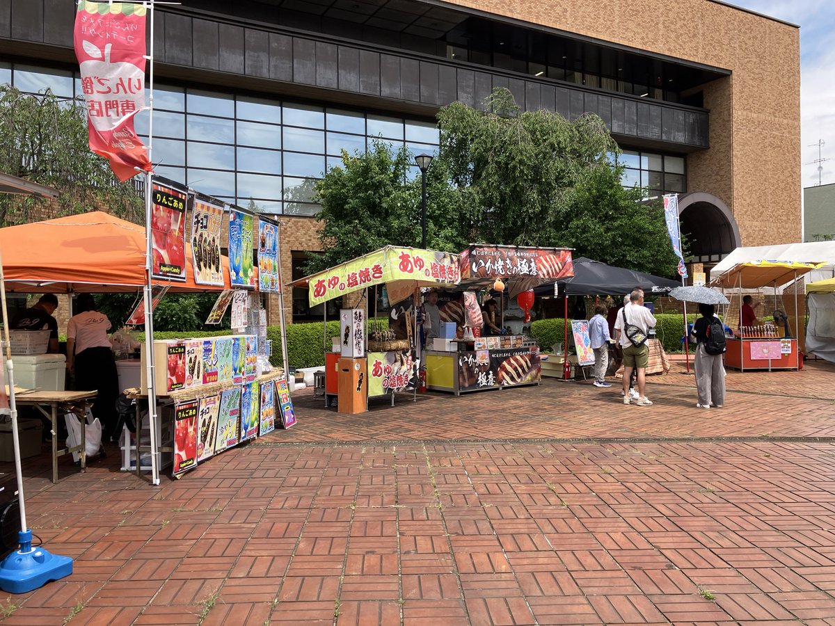 Plarm_Winds's tweet photo. 本日から3日間、あきた総文2026の郷土芸能部門を収録します。外にはキッチンカーも複数出店しており開場前から賑わいを見せています。 https://t.co/kHfBpps7V3