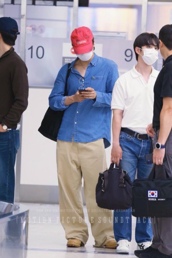 zkdlinsdks's tweet photo. I have a few but starting with the airport lacoste couple! Made better by the fact that Jongin said his family wears lacoste together and this outfit is so ji coded/not kyungsoo’s usual style https://t.co/XnjoWXyyqd