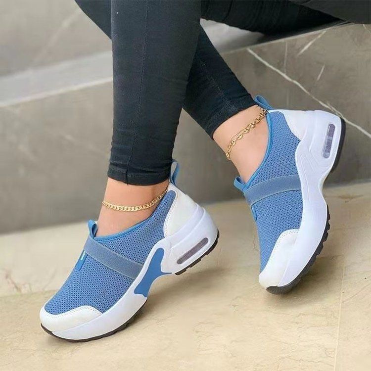 SarahExpressX's tweet photo. Looking for a simple, lightweight sneaker for daily errands? These slip-on mesh shoes offer a flexible fit and breathable design for your everyday rotation. Browse the available colors and size guide on our site.

#EverydaySneakers #Slip...…
https://t.co/YmdbWOMSvN https://t.co/QId5YqQE7J