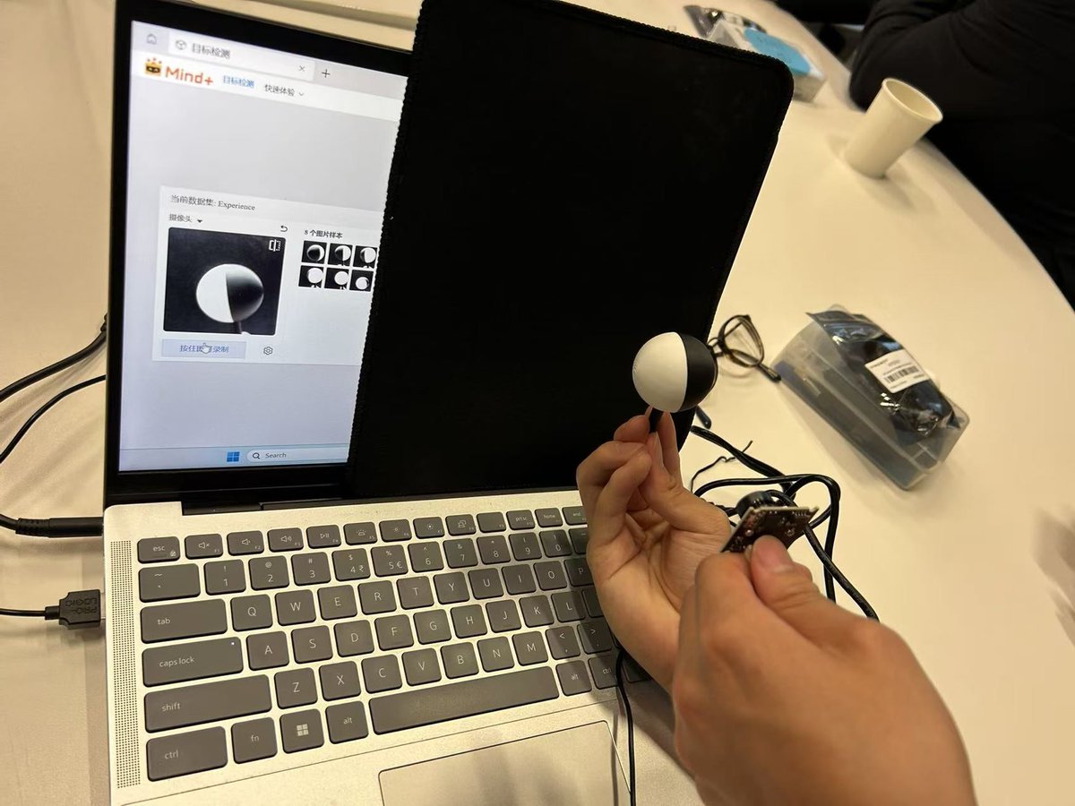 dfrobotcn's tweet photo. After eduFAB, @FabFndn’s main #FAB26 conference is now underway at MIT.

Shaodong Yang led a workshop with Fab Lab leaders from six countries, while visitors tried @UNIHIKER K10 natural-language coding with @Schematik at our booth.

Full schedule: https://t.co/bENded3hsY https://t.co/6NNsVa758r