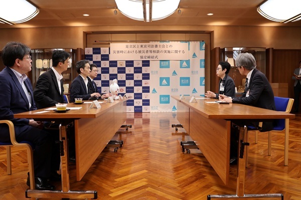 TokyoSSAssoc's tweet photo. 足立区と協定を締結しました

　令和８年７月２２日、足立区役所にて「足立区と東京司法書士会との災害時における被災者等相談の実施に関する協定」の締結式が行われました。
　
　締結式では、近藤やよい区長と当会…

https://t.co/1fRNh6Lyjt https://t.co/recQCkI19x