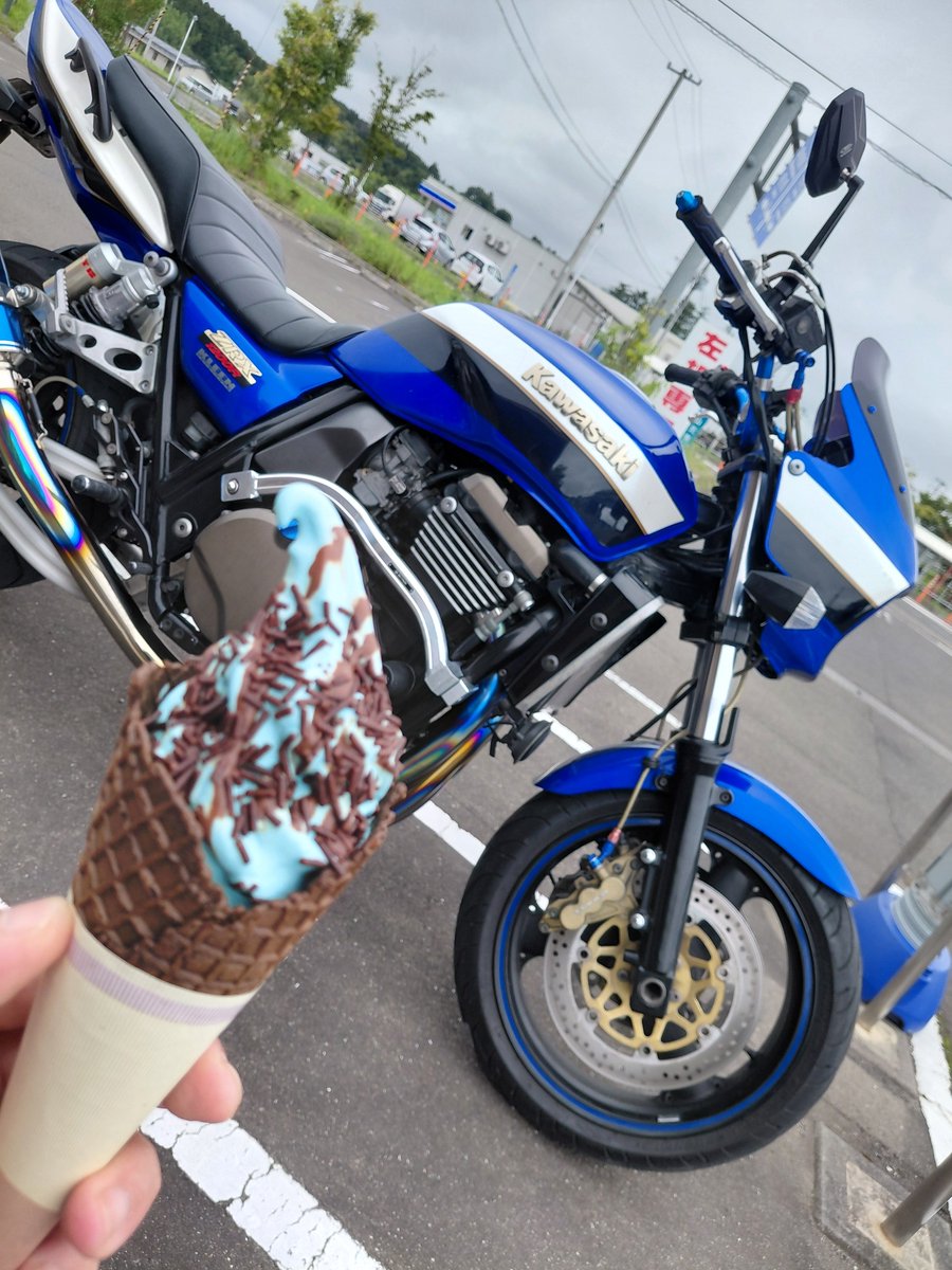300_to's tweet photo. 天気予報を信じて軽～く🏍️🍦 https://t.co/skep2xsJYj