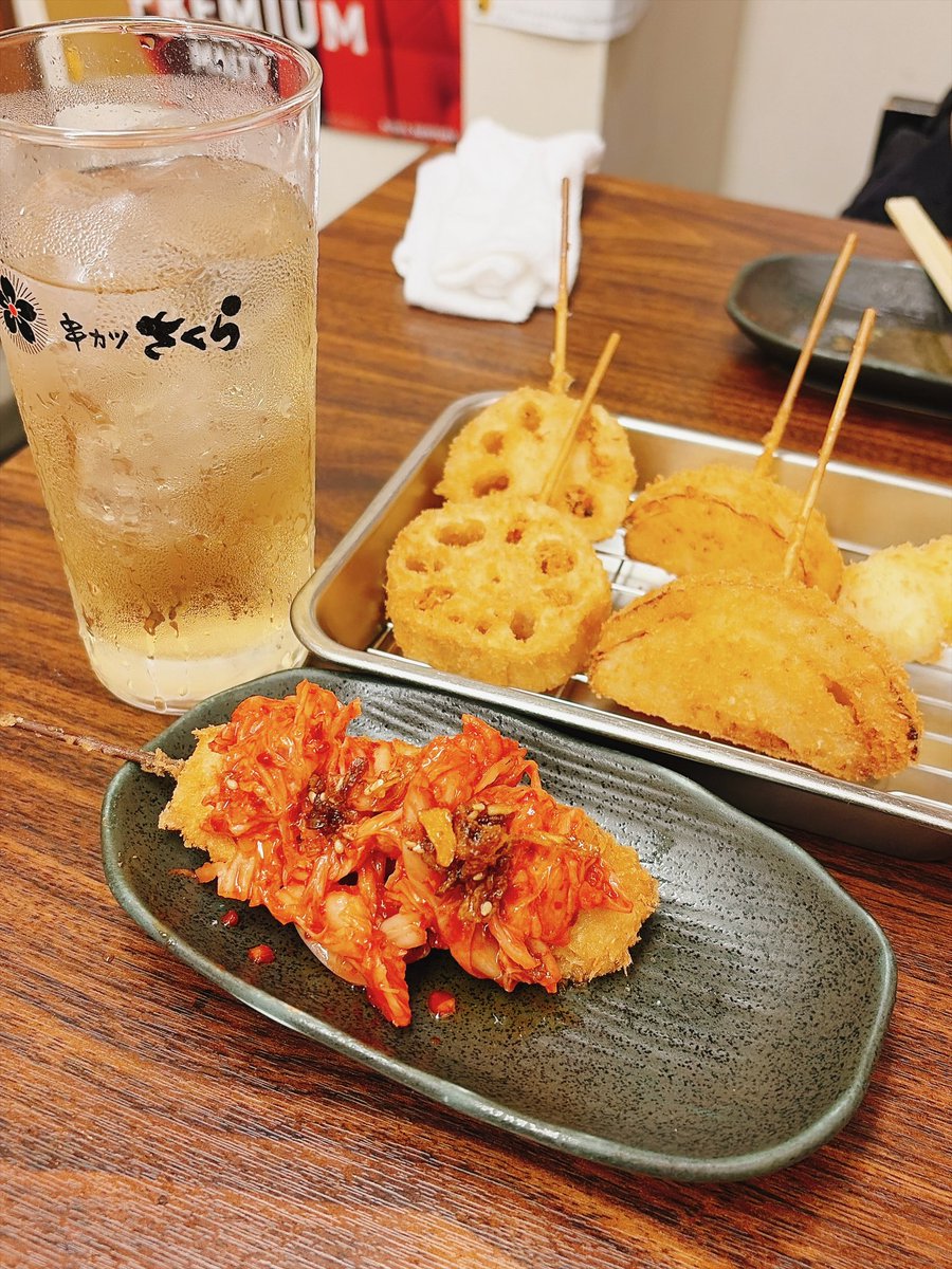 paso_0216's tweet photo. 昨日はひっさしぶりにるぃと逢ったよ😆
お互い借りてた物返してレースやパールビーズ等あげて、お土産とお菓子もらったぁー🤭
仕事終わりやからちょっとしか居れなかったけどおいしかったし楽しかったー☺️
この子といると作りたい物が増えていきます✨
ロリータ服作ろうねーーー🎀
ありがとねっ🥰 https://t.co/XcPIBja2xI