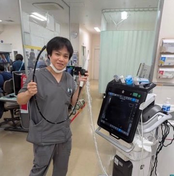 tokyobayer2009's tweet photo. 東京ベイERでは、ERにJB-POT取得医師が在籍しています。（※JB-POT＝日本周術期経食道心エコー認定試験)

実際にOHCAの蘇生現場でTEEを用いて、リアルタイムで有効な圧迫が行われているかモニタリングし、圧迫位置の修正を行なっています。
#東京ベイERの日常 https://t.co/2sjLX80qRo