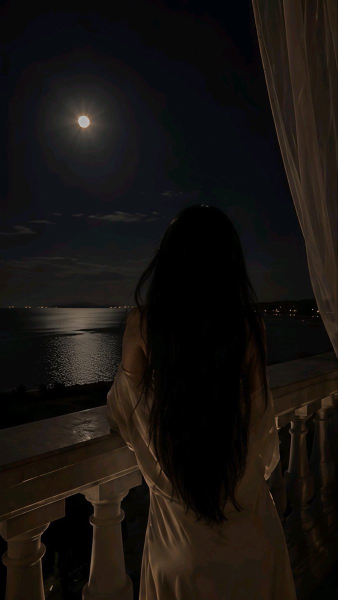 Sh_aaaaal's tweet photo. جار القمر في  تالي الليل نور
لو كل  جارً  من جورة  يهوني
خلا  فؤادي مثل  ملكً  مسور
له صورةٍ مطبوعةٍ في عيوني
#حساباتي @Sh_aaaaal 
@Amaa343 
#شعور_تالي_الليل
#بدايه_الصبح
#شوق
#روح_المشاعر https://t.co/8MvRFAg5O5