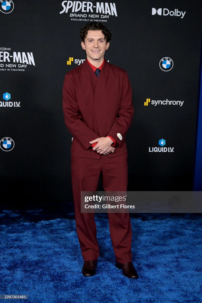 TavernaMarvel's tweet photo. Tom Holland na premiere mundial de 'Um Novo Dia'. #SpiderMan https://t.co/954Ok49GyU