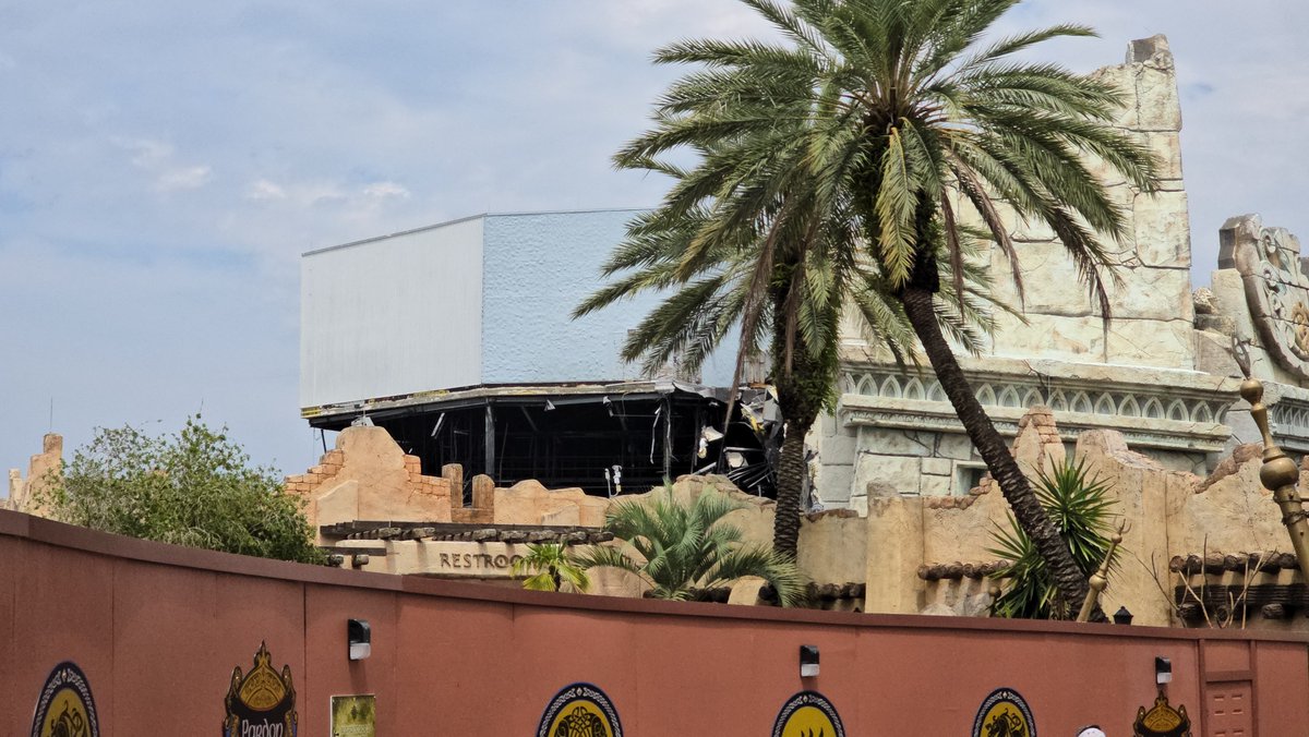 Midway_Mayhem's tweet photo. Poseidon's Fury is getting wrecked and we can now see great views of the demolition happening for a rumored Pokémon land.

Finally, we have some new work over at Jurassic Park River Adventure!

#themepark #rollercoaster #hollywooddrift #fastandfurious #construction #universal https://t.co/5DN8f0RPE1