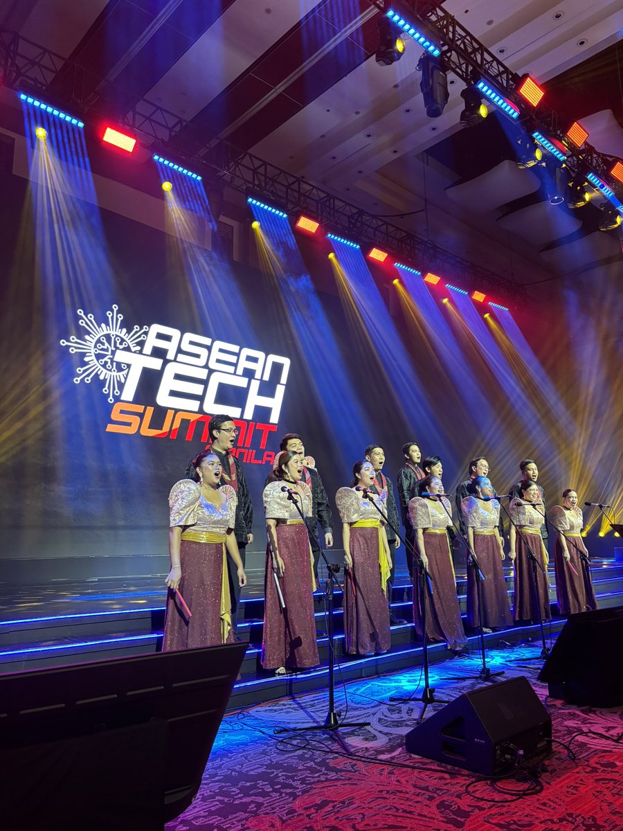 RealCoinGeek's tweet photo. The event opened with a choir performance, followed by the presentation of the flags of the ASEAN countries’ flags.
#ASEANTechSummit #ASEAN #FinTechAlliance #CoinGeek https://t.co/avr5tDb4bR