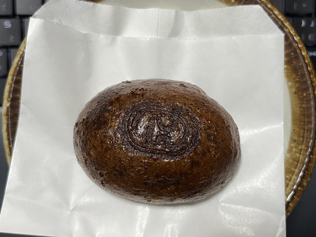 oinagoya's tweet photo. 大須商店街に本日オープンする
ドムドムハンバーガーのかりんとう饅頭は

一部店舗限定の
『どむぞうくん焼印』が入ったかりんとう饅頭だよ～✨️ https://t.co/wJfk8eqHpw