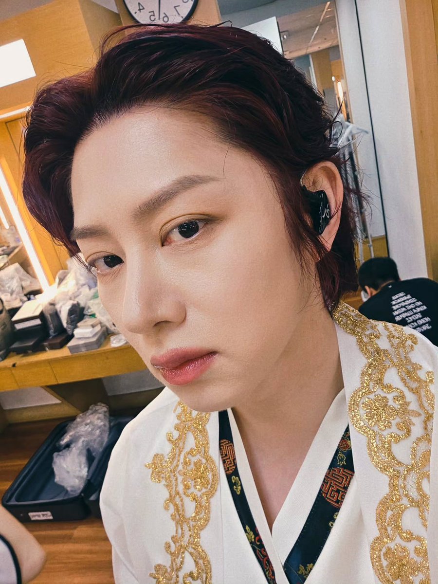 heetitss's tweet photo. good morning korean princess https://t.co/uO2aSWBuSJ