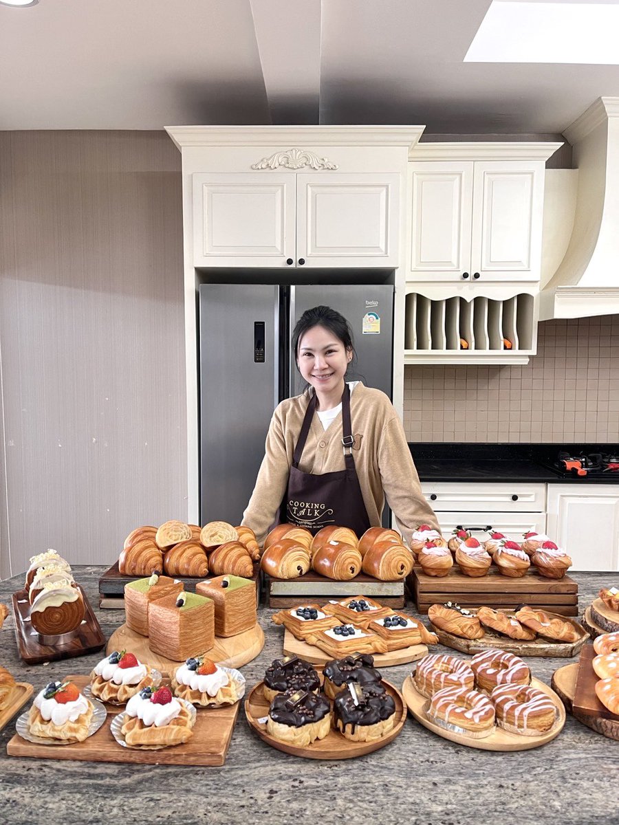 cookingtalk1's tweet photo. 🥐 ครัวซองต์ที่ดี…ไม่ใช่แค่ “ทำตามสูตร” แล้วจะออกมาสวยแบบนี้

ชั้นต้องชัด เนื้อในต้องโปร่งเป็นโพรงสวย
ด้านนอกกรอบหอม แต่ด้านในยังนุ่มฉ่ำ
และที่สำคัญ…ต้องรู้ว่า ถ้าพลาดตรงไหน ต้องแก้ยังไง https://t.co/riBRjnnijv