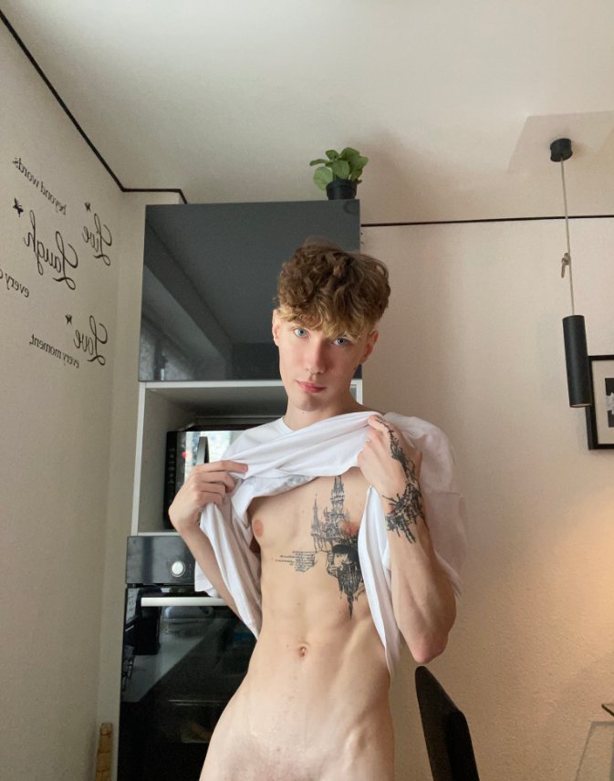 swoopyboy8f's tweet photo. retweet if i should take the monster out😌 https://t.co/EdfAYxT7yy