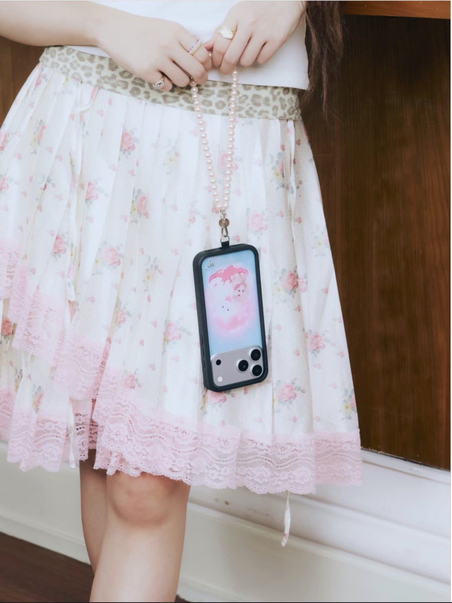 BesidePatchanan's tweet photo. Yakult กำลังจะเฟมัสตามน้องตีตี้ #OuyangDidi แล้ว 😘 ล่าสุดร่วมงานกับ #Wildflowercase และกำลังจะเปิดตัว Collection Furry Friends รอติดตามกันได้เลยค่ะ Case น่ารักมาก 🐶
#โอวหยางตีตี้ #欧阳娣娣 https://t.co/gLHU0tZPW6