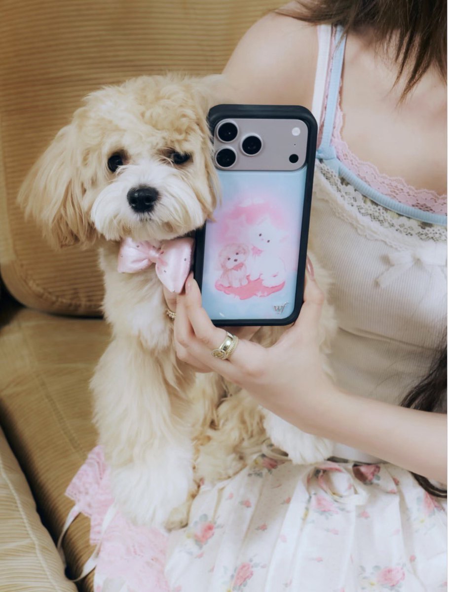 BesidePatchanan's tweet photo. Yakult กำลังจะเฟมัสตามน้องตีตี้ #OuyangDidi แล้ว 😘 ล่าสุดร่วมงานกับ #Wildflowercase และกำลังจะเปิดตัว Collection Furry Friends รอติดตามกันได้เลยค่ะ Case น่ารักมาก 🐶
#โอวหยางตีตี้ #欧阳娣娣 https://t.co/gLHU0tZPW6