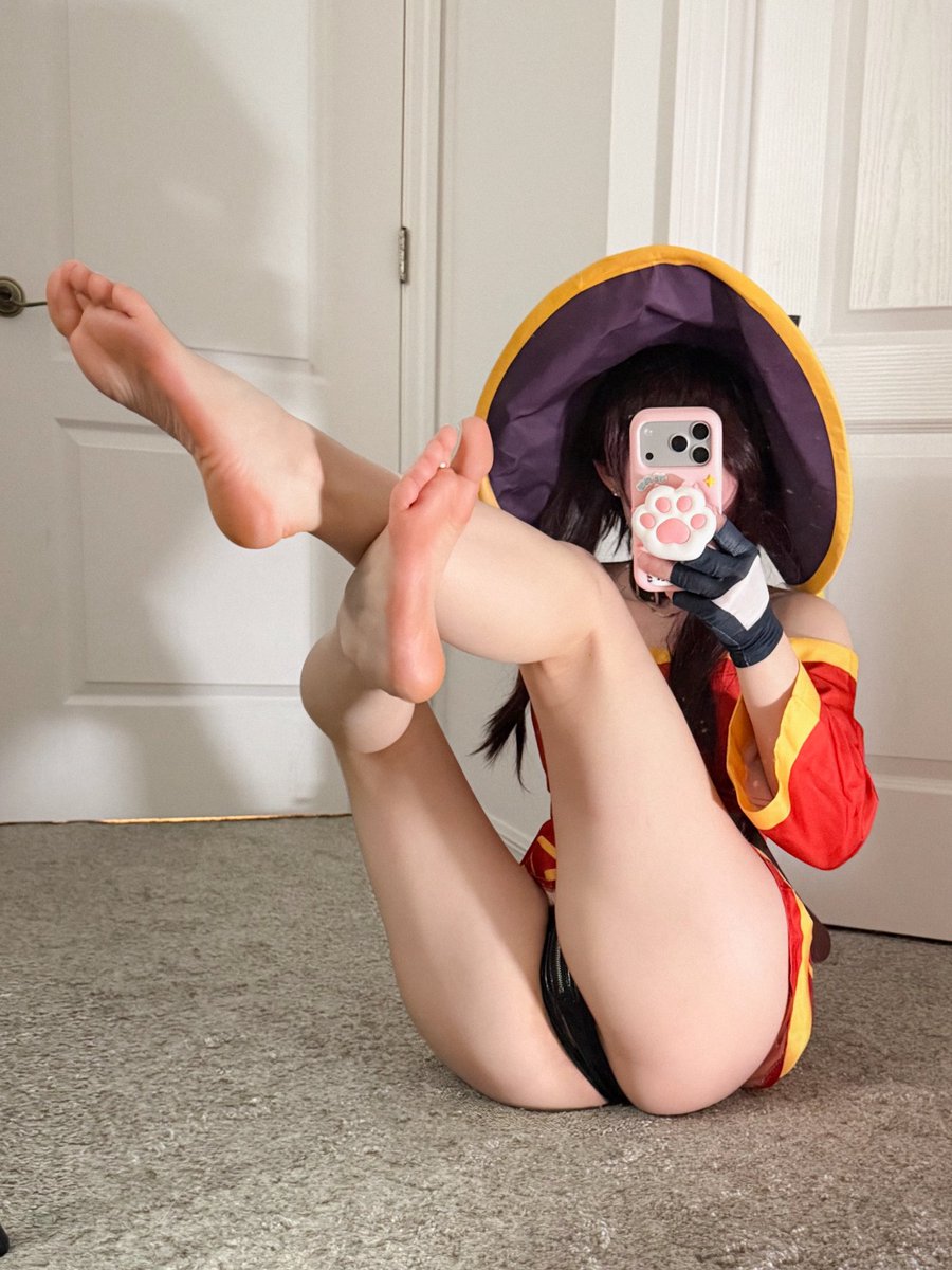 countmisha's tweet photo. megumin 👣 https://t.co/NR3hxOIdYF