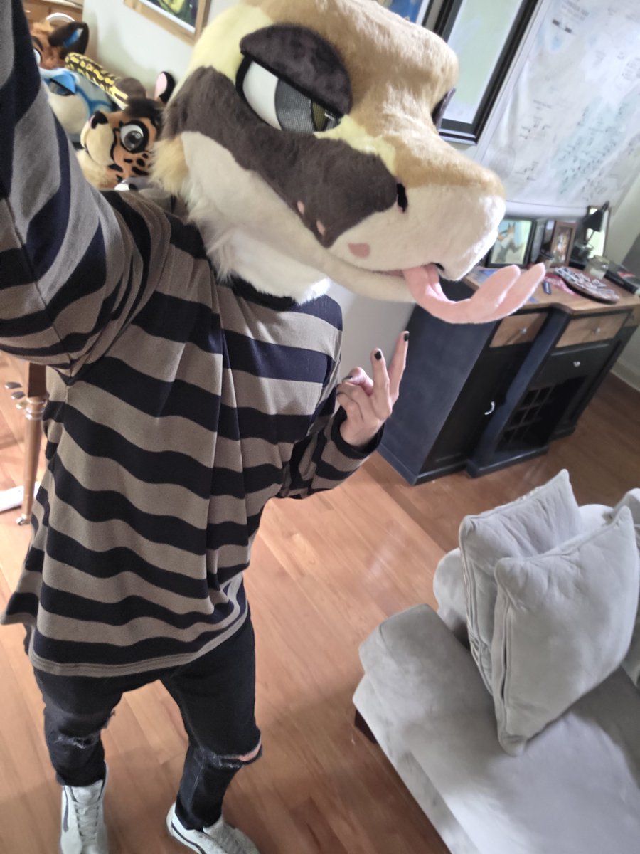 OneAwkwardFox tweet picture