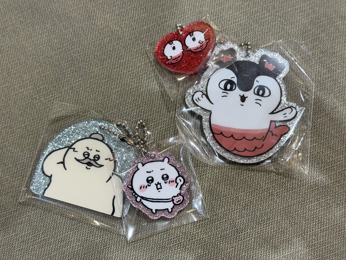oreO586922's tweet photo. 【交換】ちいかわ ラメアクリルキーホルダー  映画 人魚の島のひみつ ガチャ

【譲】 セイレーン　島二郎

【求】2枚目 ⭕️ (日焼け  集合)

※郵送交換希望
※出先にてID付き後程お送りいたします
※まとめての方優先

お気軽にお声がけください🙏🏻 https://t.co/SYFZM5M1w7