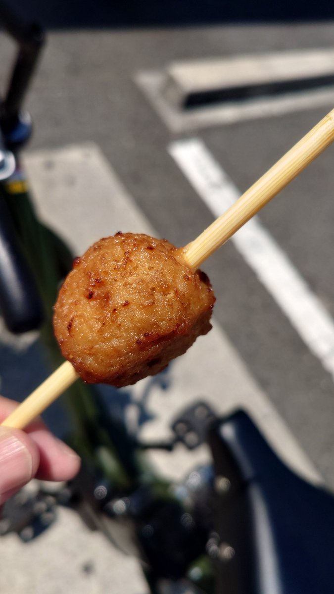 sono_img's tweet photo. 帰ることにして、コンビニにてつくね串かったけど、値段あがっててびっくりだ！ https://t.co/oAVGhAnEU5