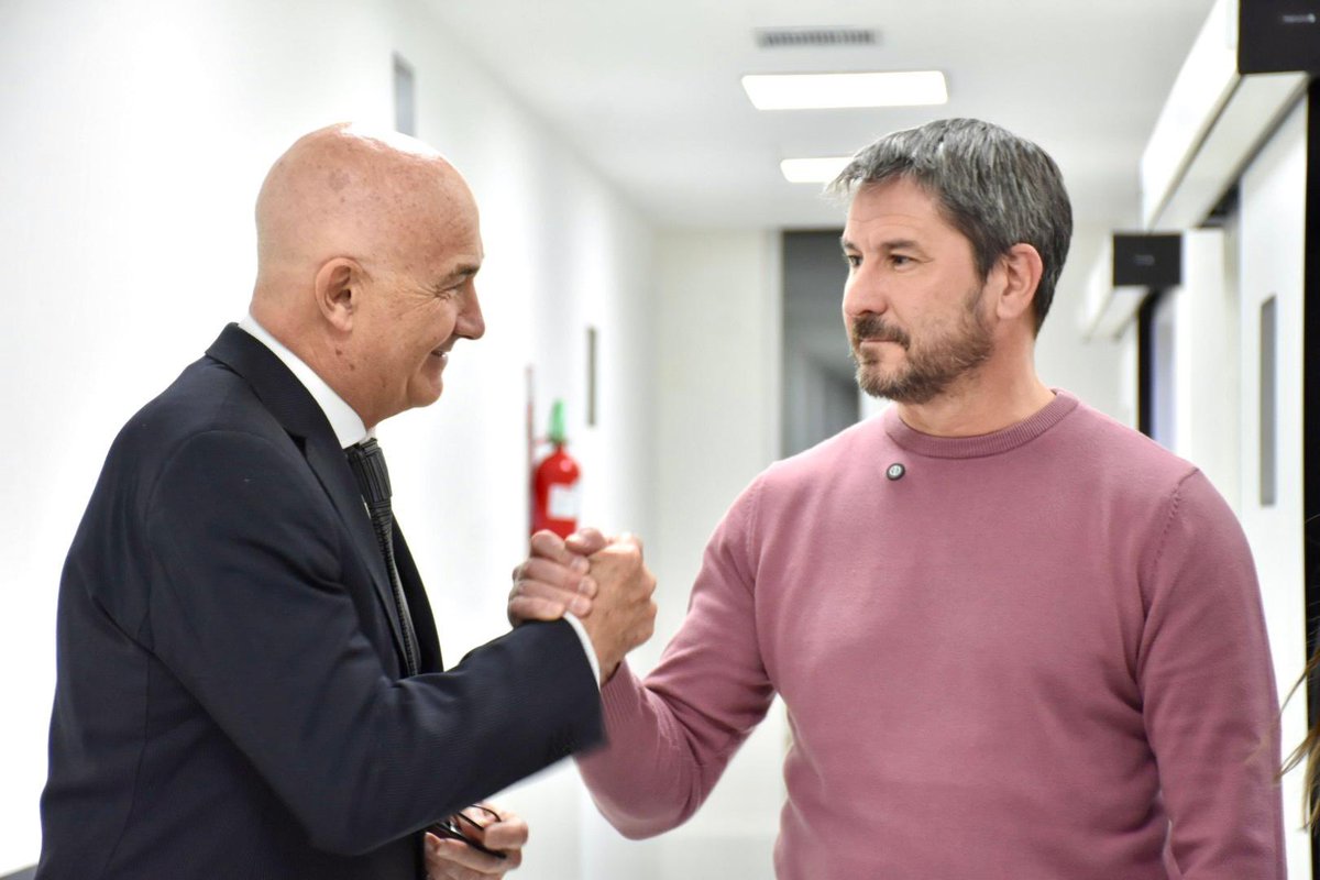 gerardomerinotw's tweet photo. Hoy no solo acompañamos un nuevo avance para el Sanatorio Trelew. También celebramos el compromiso de una familia y de tantos profesionales que eligieron invertir, crecer y desarrollar su vocación de servicio en la ciudad que aman.

Durante mucho tiempo existió la idea de que, para acceder a una atención de alta complejidad, había que viajar a Buenos Aires. Hoy podemos decir con orgullo que Trelew cuenta con profesionales, tecnología e instituciones capaces de brindar esa calidad de atención aquí mismo.

Quiero reconocer especialmente a la familia Viglione y a todo el equipo del Sanatorio Trelew. Detrás de cada avance hay esfuerzo, decisión y un profundo cariño por nuestra ciudad.

Estos avances también hacen crecer a #Trelew y a toda nuestra comunidad.