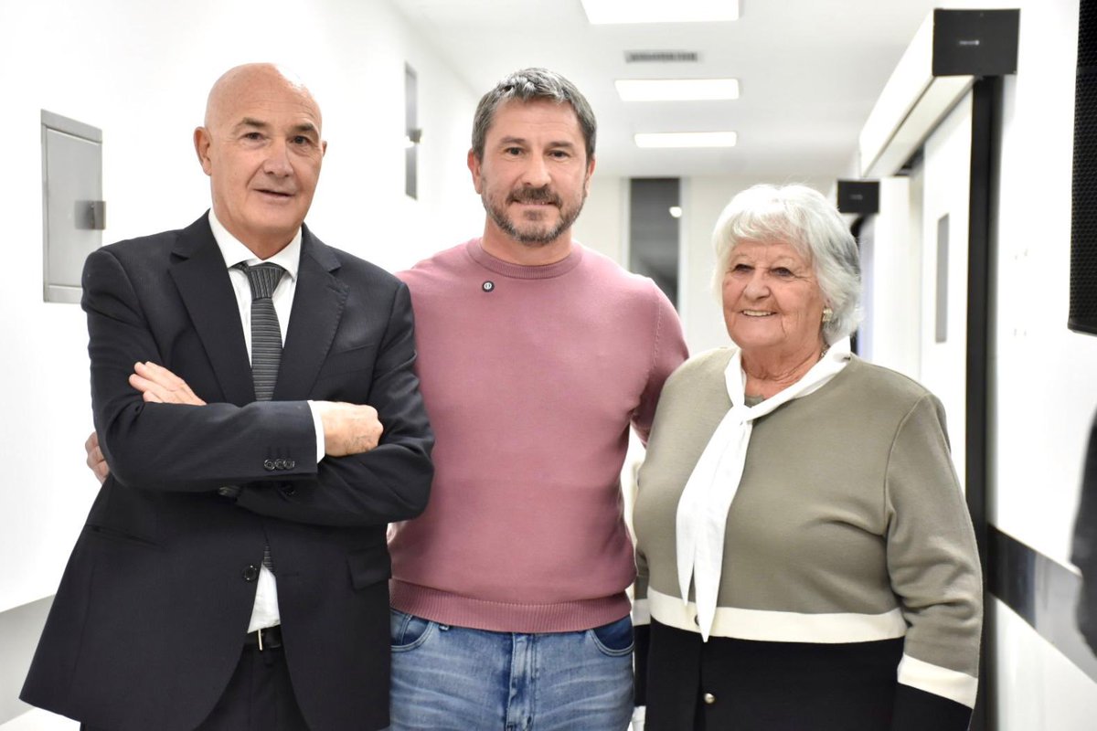 gerardomerinotw's tweet photo. Hoy no solo acompañamos un nuevo avance para el Sanatorio Trelew. También celebramos el compromiso de una familia y de tantos profesionales que eligieron invertir, crecer y desarrollar su vocación de servicio en la ciudad que aman.

Durante mucho tiempo existió la idea de que, para acceder a una atención de alta complejidad, había que viajar a Buenos Aires. Hoy podemos decir con orgullo que Trelew cuenta con profesionales, tecnología e instituciones capaces de brindar esa calidad de atención aquí mismo.

Quiero reconocer especialmente a la familia Viglione y a todo el equipo del Sanatorio Trelew. Detrás de cada avance hay esfuerzo, decisión y un profundo cariño por nuestra ciudad.

Estos avances también hacen crecer a #Trelew y a toda nuestra comunidad.