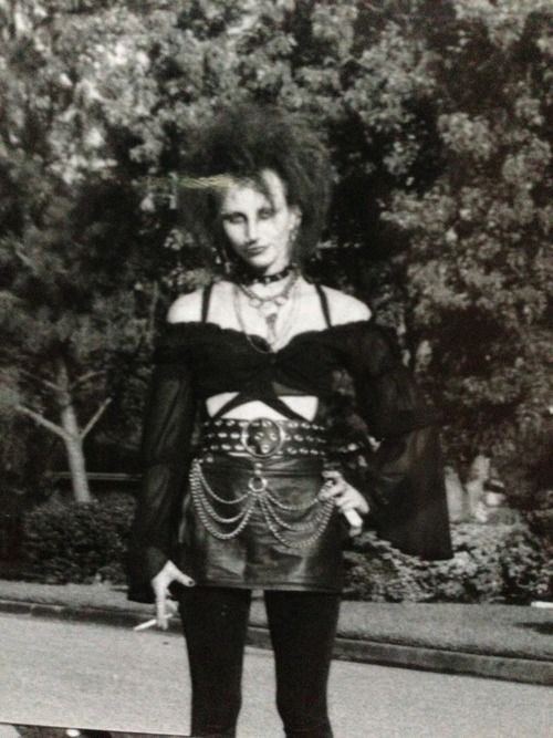 bab0oshk44's tweet photo. goths from the 80s https://t.co/UjmYGi26f5