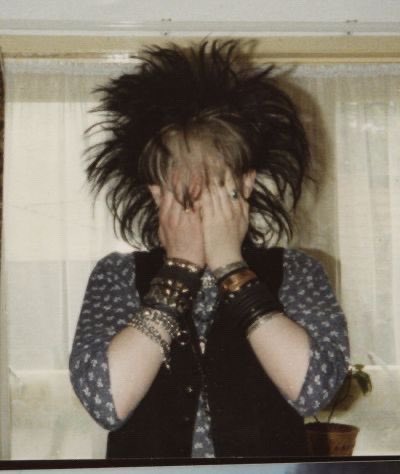 bab0oshk44's tweet photo. goths from the 80s https://t.co/UjmYGi26f5