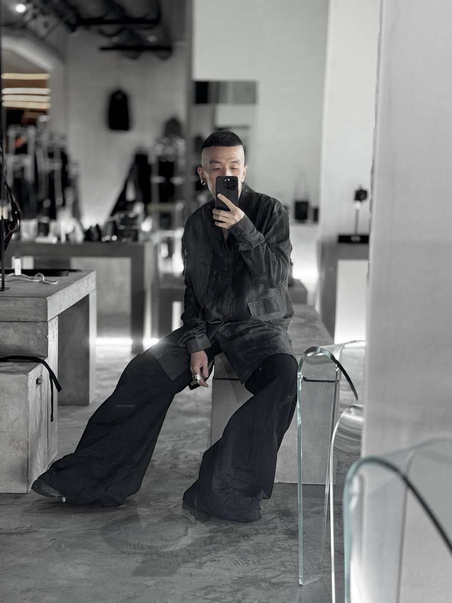 DARKWAVE_STORE's tweet photo. today’s tribe:
Thnk u for shopping at Dark Wave.

#DarkWaveCommunity #Julius #Dhygen #Singapore https://t.co/XEbEXeQWcH