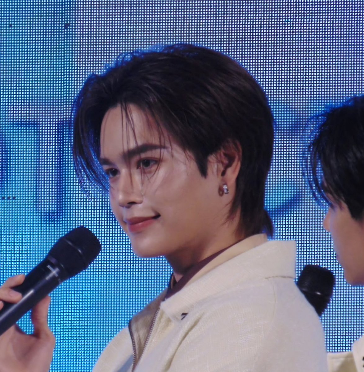 Nareekiki's tweet photo. มาร์คครับ มีคนมากมายที่รักและซัพพอร์ตมาร์คอยู่นะครับ มีมี่ทุกคนรักมาร์คมากนะครับ มีมี่ทุกคนเป็นห่วงมาร์ค มาร์คอย่ากังวลตั้งใจซ้อมคอน มีมี่กำลังรอพระจันทร์เฉิดฉายอยู่นะครับ #markjrtn https://t.co/jK0fsodNJ8