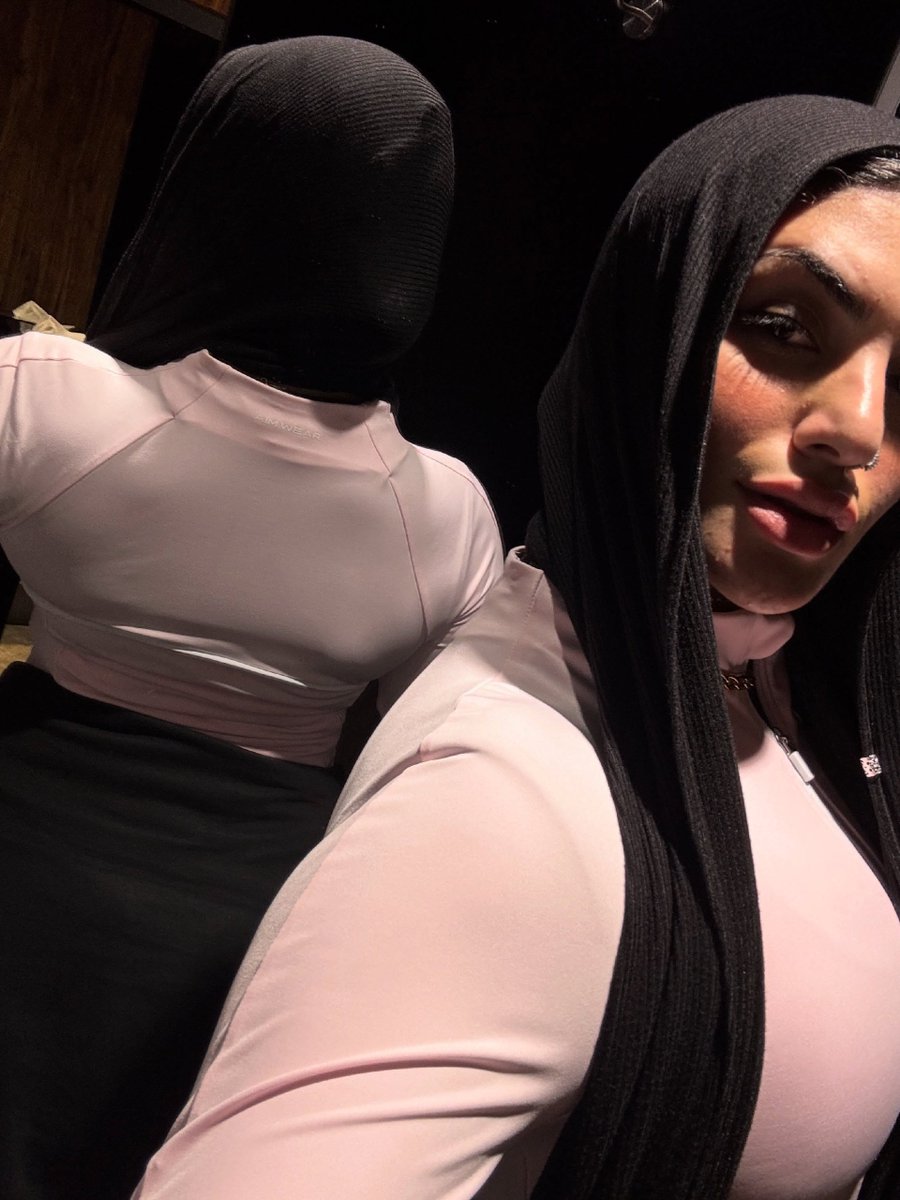 hijabbishy's tweet photo. الملكه المعضله رضوي وحجابها الملتزم 🧕🥛 https://t.co/sEMR2nL3r0