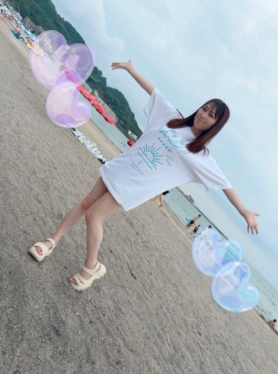 minamiracle6_6's tweet photo. 🙋🏻‍♀️❣️

Ceuiたんと海でまったり
しあわせい🪽🪽
たのしすぎた🍻

夜明けにきらめく
えがおちゃんTシャツで
きらめいたよ 🩵🤍🩵

撮影: ＃Ceui https://t.co/Yv3vAScGLr