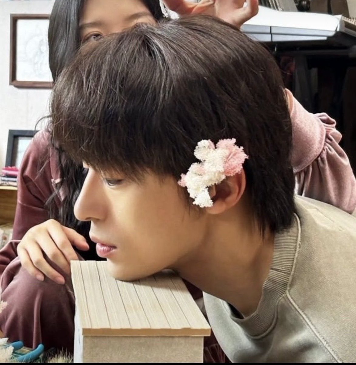 cy_xyn_'s tweet photo. #구교환_트친소 #영수증트친소
만우보고 신입 영수증이 되었습니당 🩷🩷 이은호에게서 빠져나오지 못하는 영슈증과 친구하실분🥹 https://t.co/83pAopQrLz