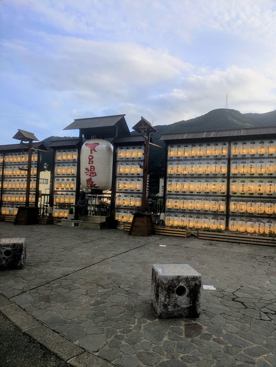 Latteplstea's tweet photo. 友達みんなで夏旅行♨ https://t.co/8IescIcHgN