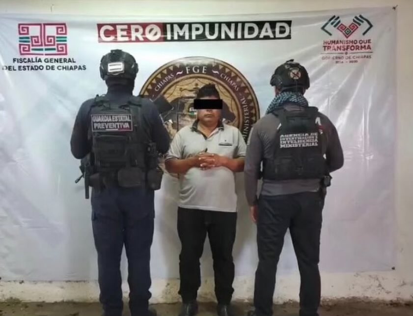 qtf's tweet photo. Este es uno de los cuatro hombres detenidos por abusar sexualmente de un niño indígena de 8 años en Chiapas.

Sí, leyó usted bien: 4 hombres adultos GRABARON cómo abusaban de un niño de 8 años.

Él ya recibe atención psicológica; ellos, ¿qué merecen? Te leo. https://t.co/DyNklSIXqQ