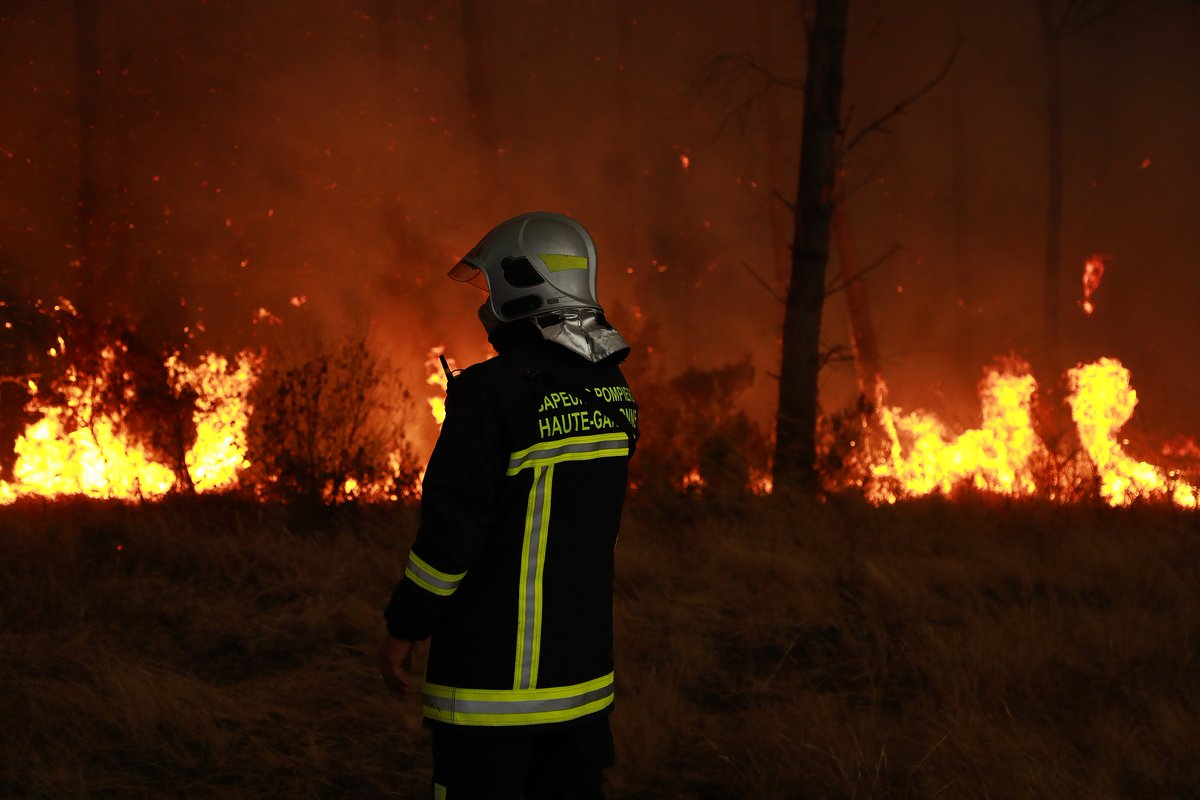 CGTNOfficial's tweet photo. #LATEST developments on wild fire in Europe:  

- French Interior Minister Laurent Nunez said that some 115,000 hectares (284,000 acres) have burned in wildfires in France since the start of the year.   

- Authorities in France's Gironde region said Monday they were banning holiday camps, including Scouts' trips with overnight stays and holiday camps for people with disabilities, citing "exceptional circumstances arising from the ongoing wildfires," AFP reported.  

- Spain's Meteorological agency AEMET said Monday that a new heatwave would begin on Wednesday, lasting until the end of the week, warning "the fire danger level will continue to rise to extreme levels."  

- Portugal's civil protection services said several fires broke out in northern and central Portugal, with over 1,000 firefighters and other professionals fighting the flames, supported by around 20 planes and helicopters, AFP reported. (Photo via VCG)