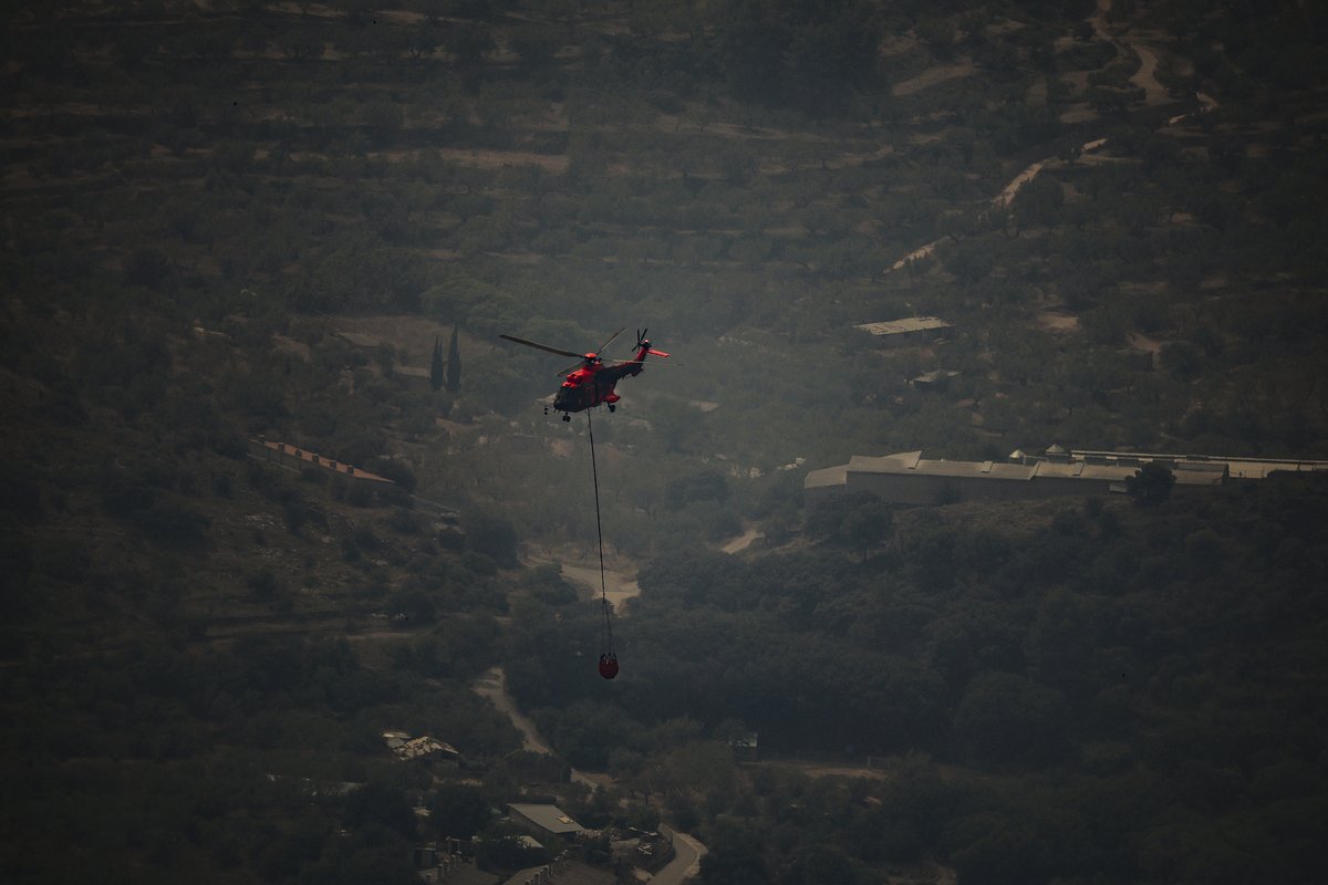 CGTNOfficial's tweet photo. #LATEST developments on wild fire in Europe:  

- French Interior Minister Laurent Nunez said that some 115,000 hectares (284,000 acres) have burned in wildfires in France since the start of the year.   

- Authorities in France's Gironde region said Monday they were banning holiday camps, including Scouts' trips with overnight stays and holiday camps for people with disabilities, citing "exceptional circumstances arising from the ongoing wildfires," AFP reported.  

- Spain's Meteorological agency AEMET said Monday that a new heatwave would begin on Wednesday, lasting until the end of the week, warning "the fire danger level will continue to rise to extreme levels."  

- Portugal's civil protection services said several fires broke out in northern and central Portugal, with over 1,000 firefighters and other professionals fighting the flames, supported by around 20 planes and helicopters, AFP reported. (Photo via VCG)