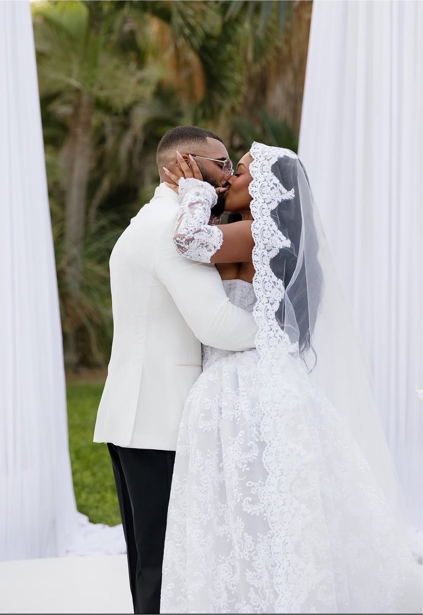 SunnyBanks_'s tweet photo. The Lepley’s 😍 ate them wedding looks up! 
📸StanloPhotography https://t.co/LwwstQdrkk